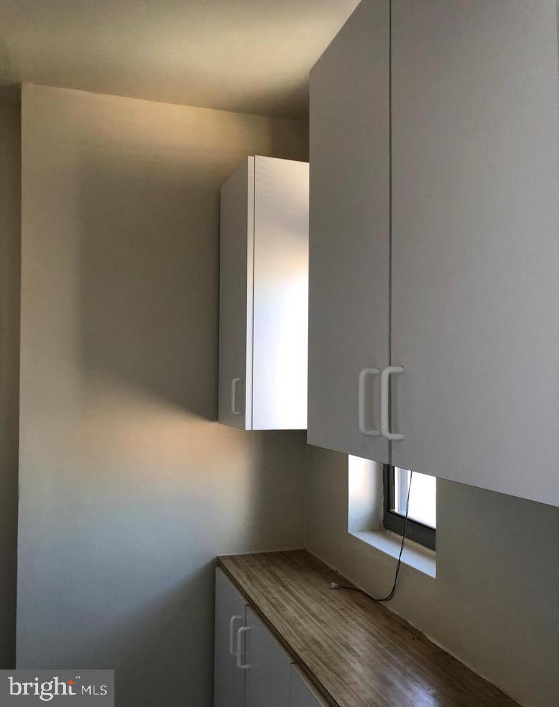 RIVER PLACE WEST - Residential Lease