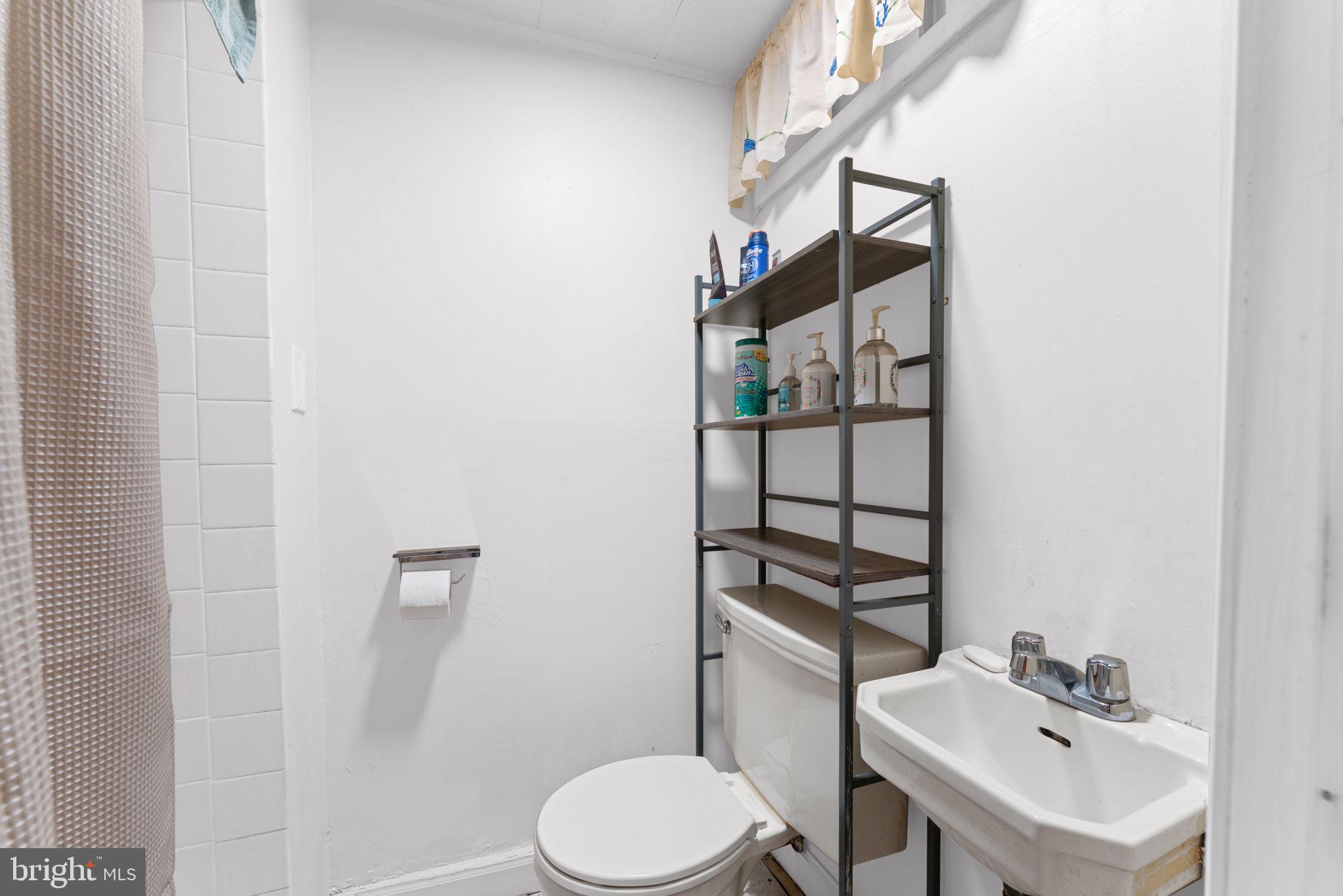 CATONSVILLE MANOR - Residential