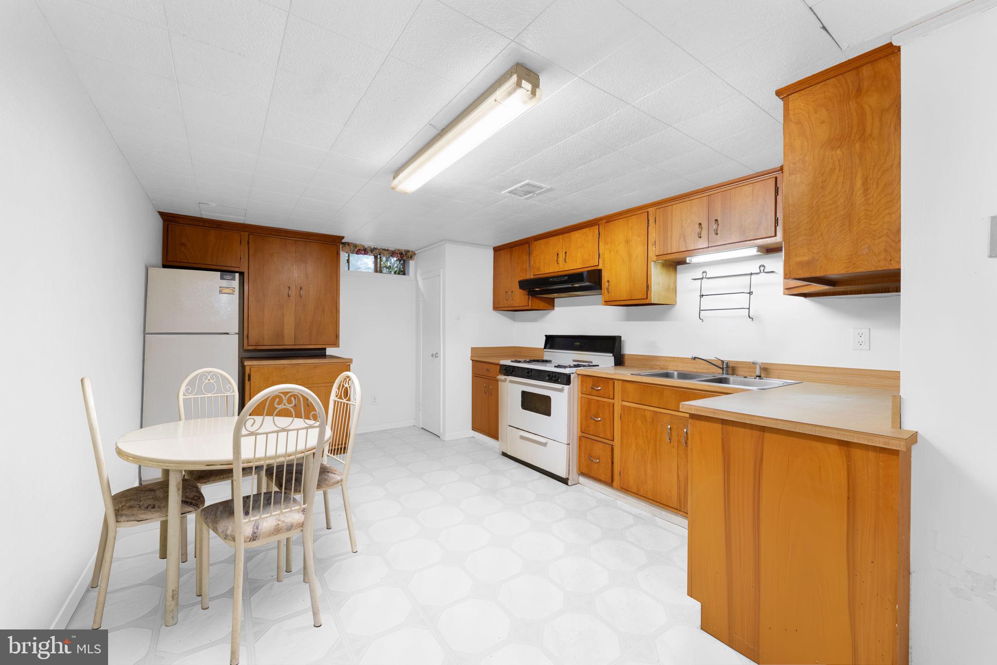 CATONSVILLE MANOR - Residential