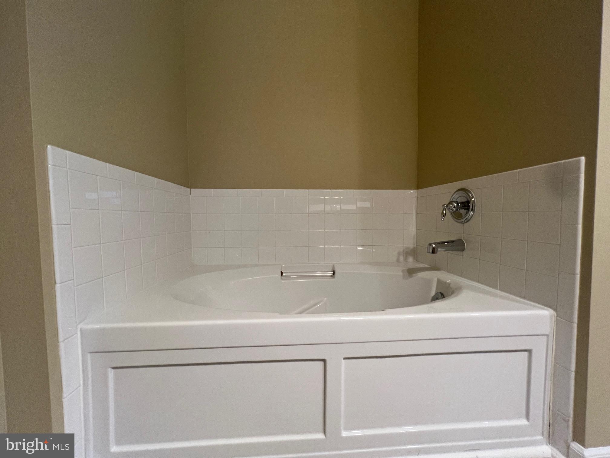 ROUND HILL - Residential