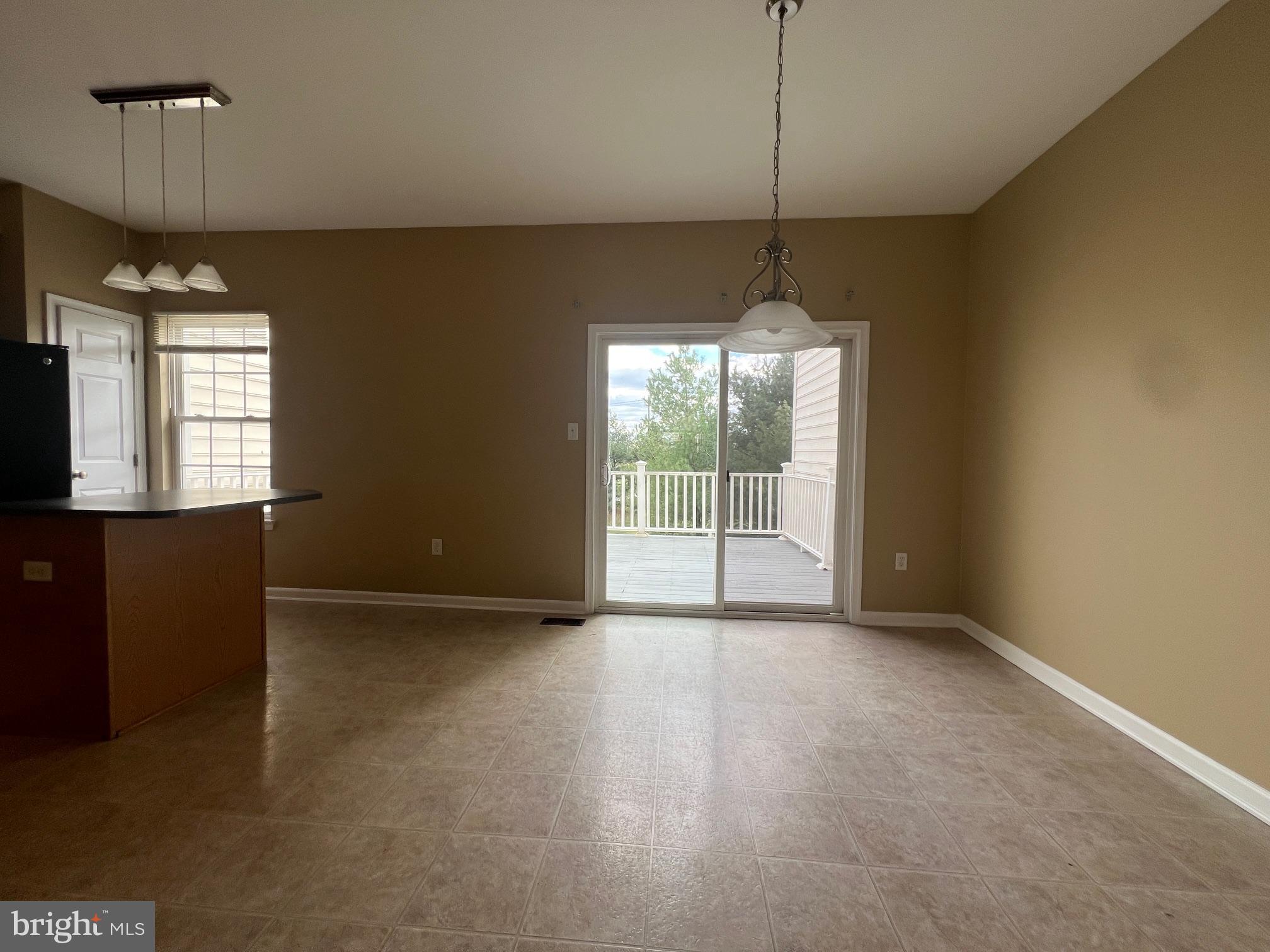 ROUND HILL - Residential