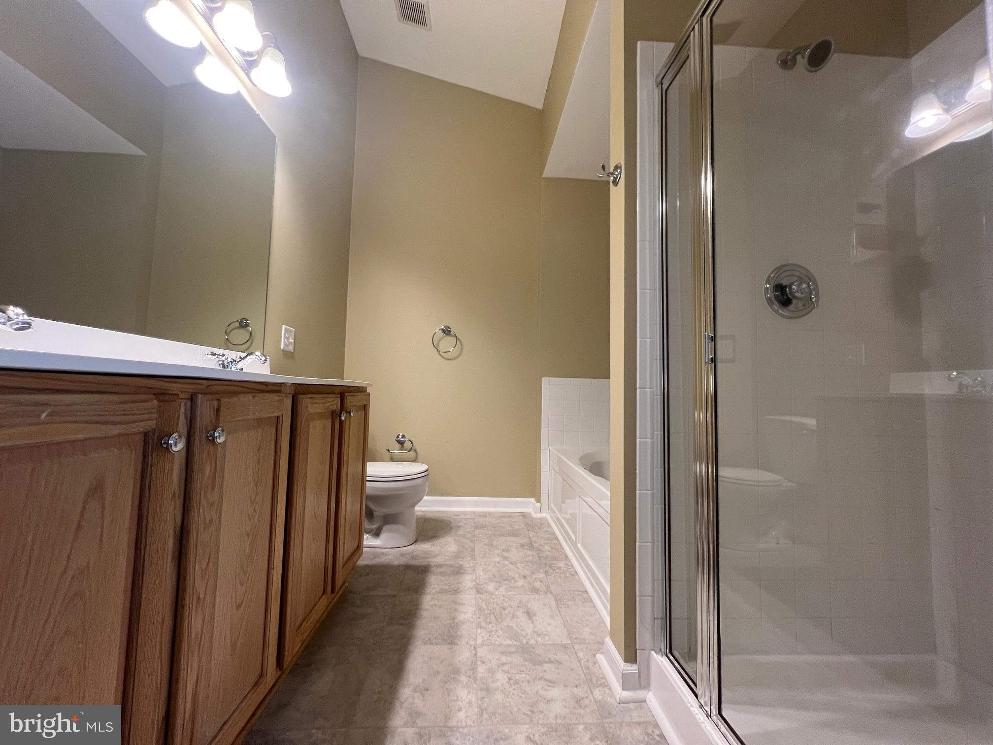 ROUND HILL - Residential