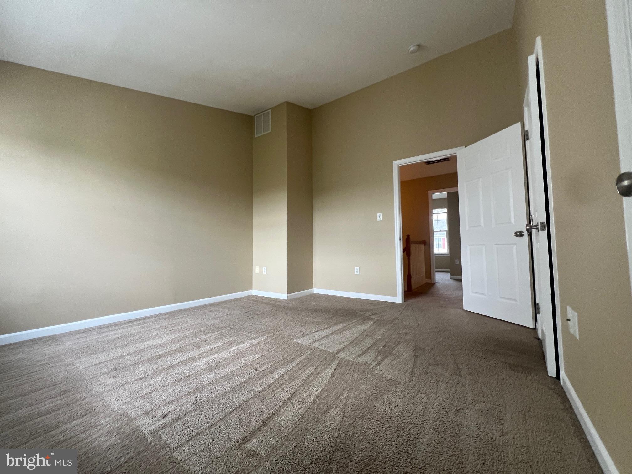 ROUND HILL - Residential