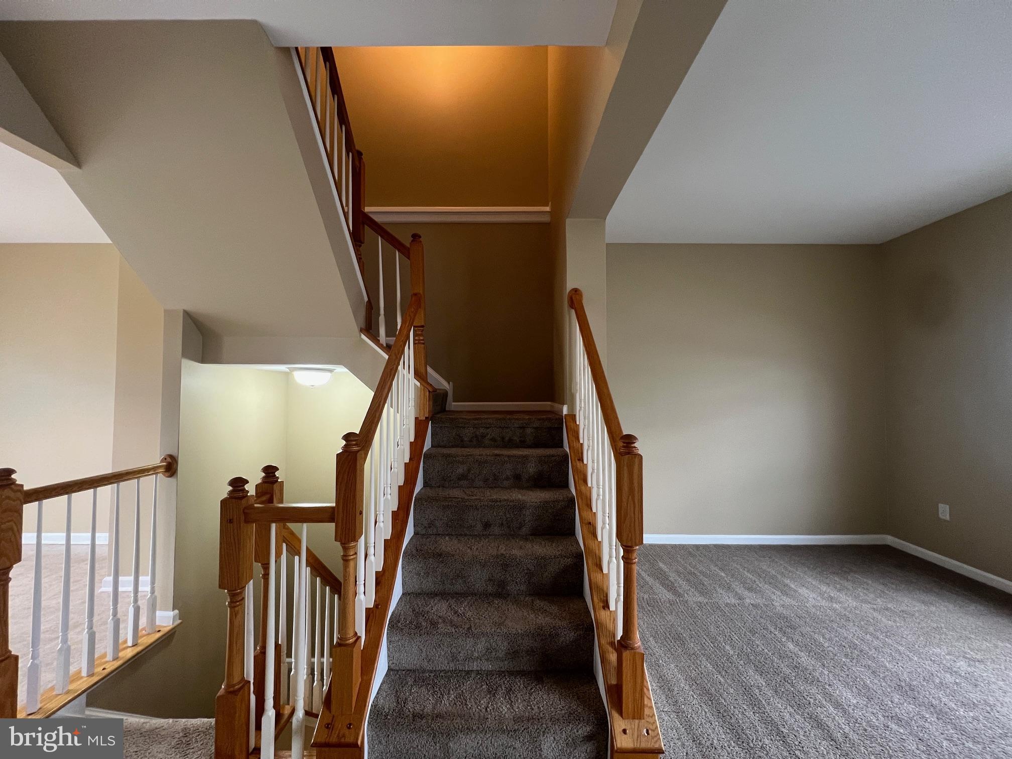 ROUND HILL - Residential