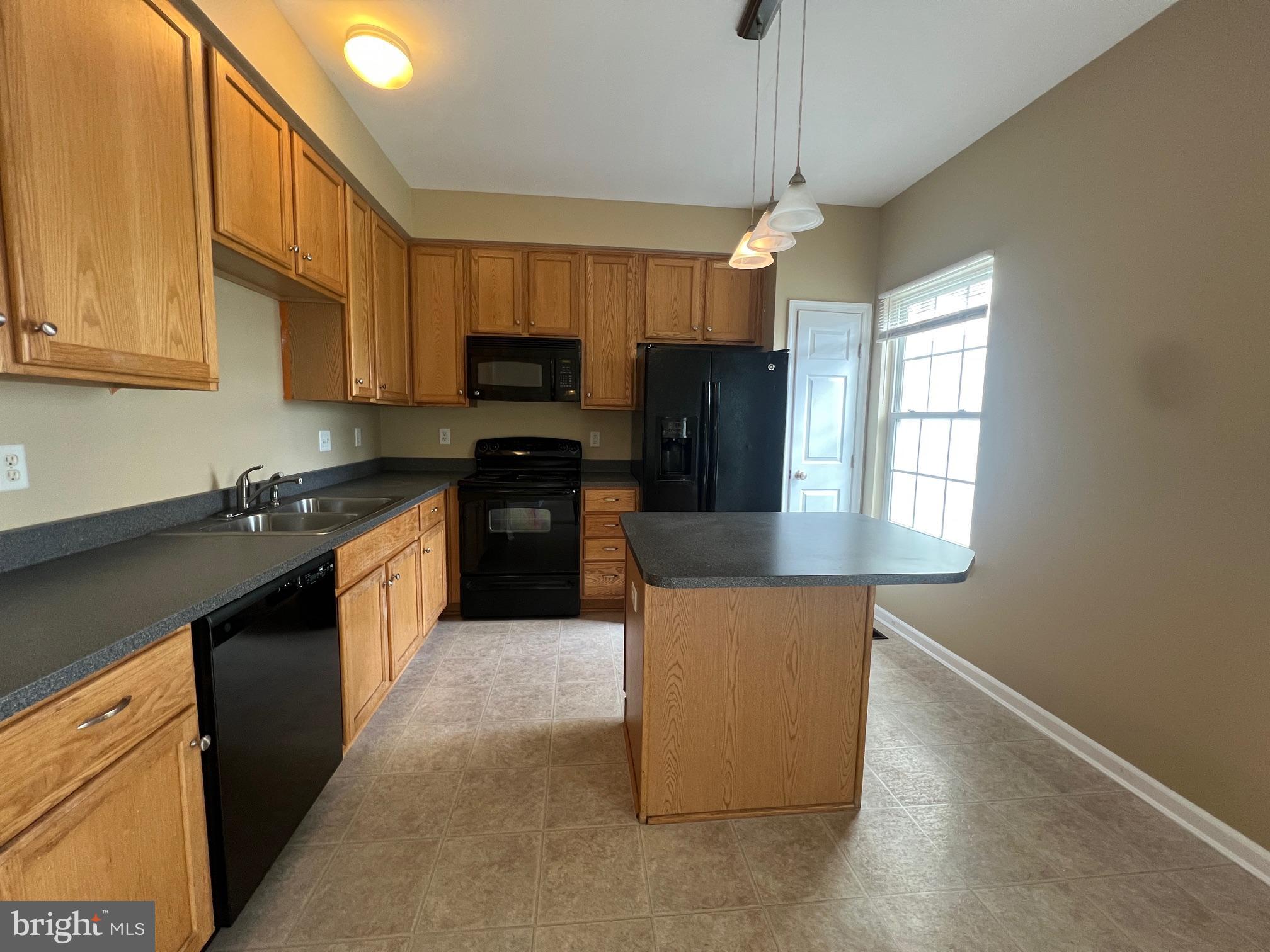 ROUND HILL - Residential