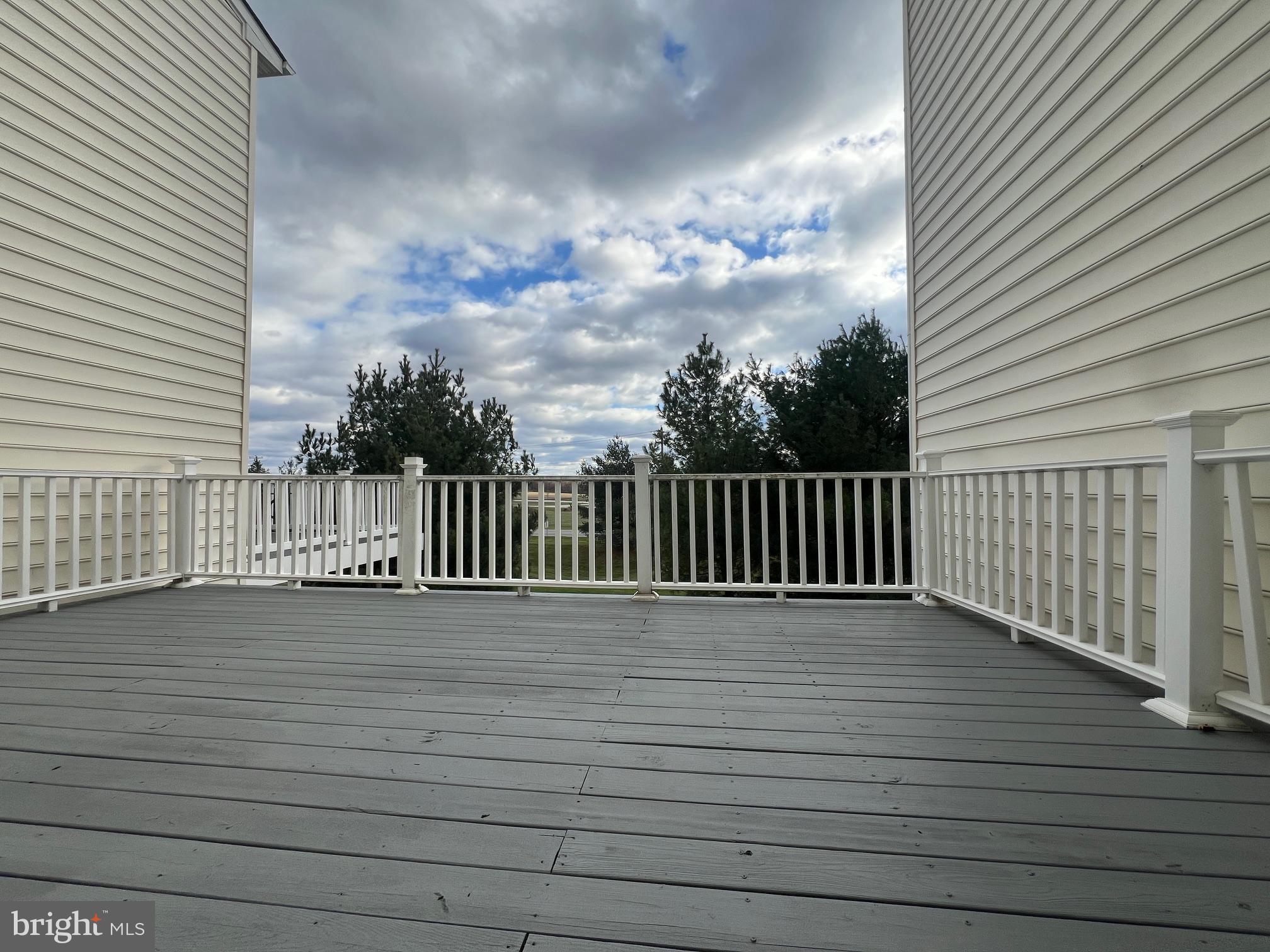 ROUND HILL - Residential