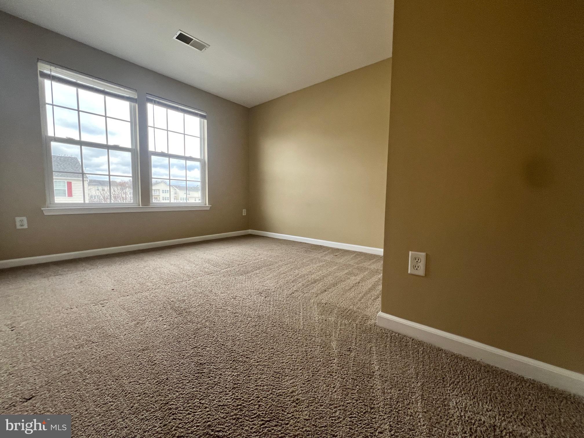 ROUND HILL - Residential