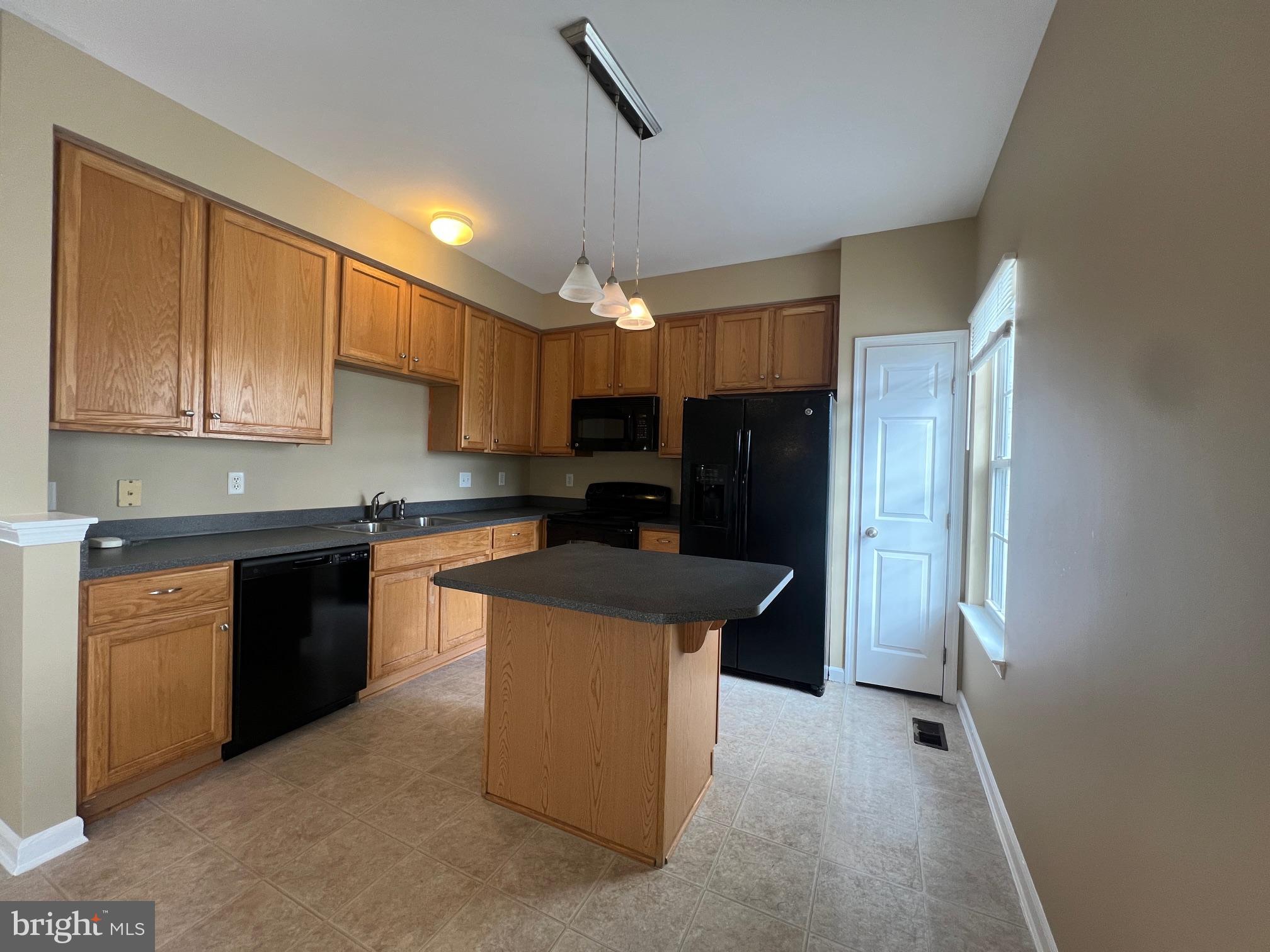 ROUND HILL - Residential