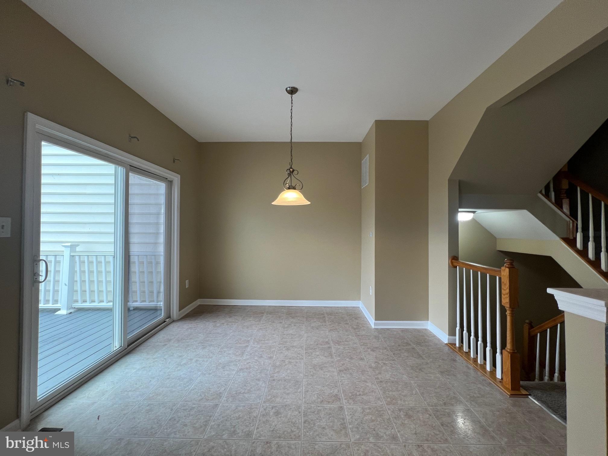 ROUND HILL - Residential