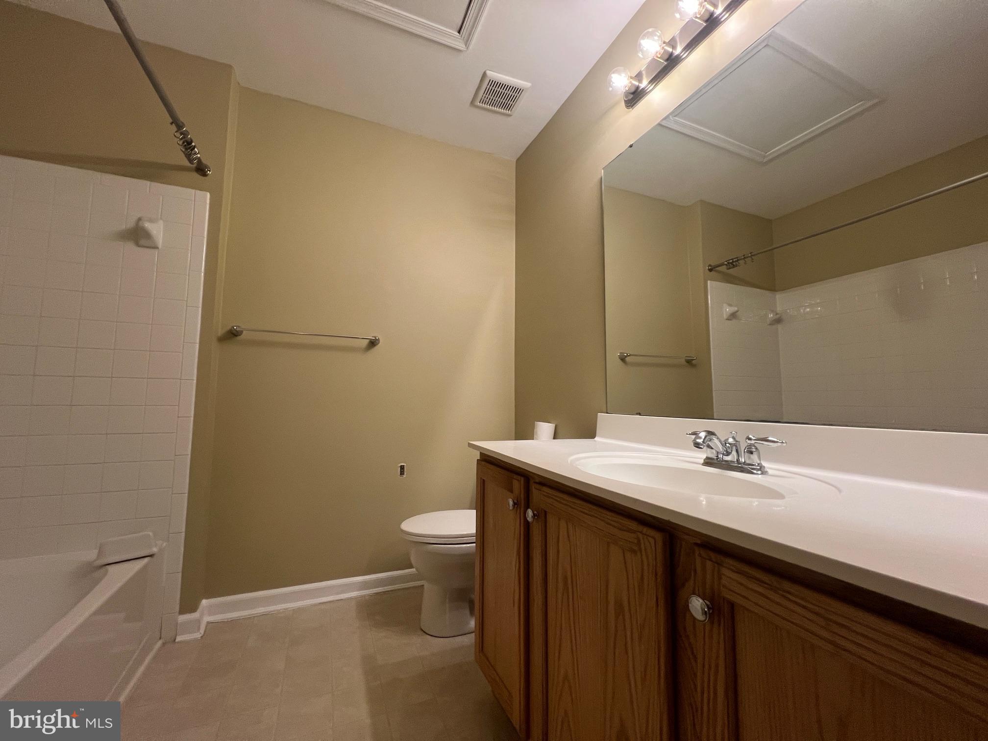 ROUND HILL - Residential