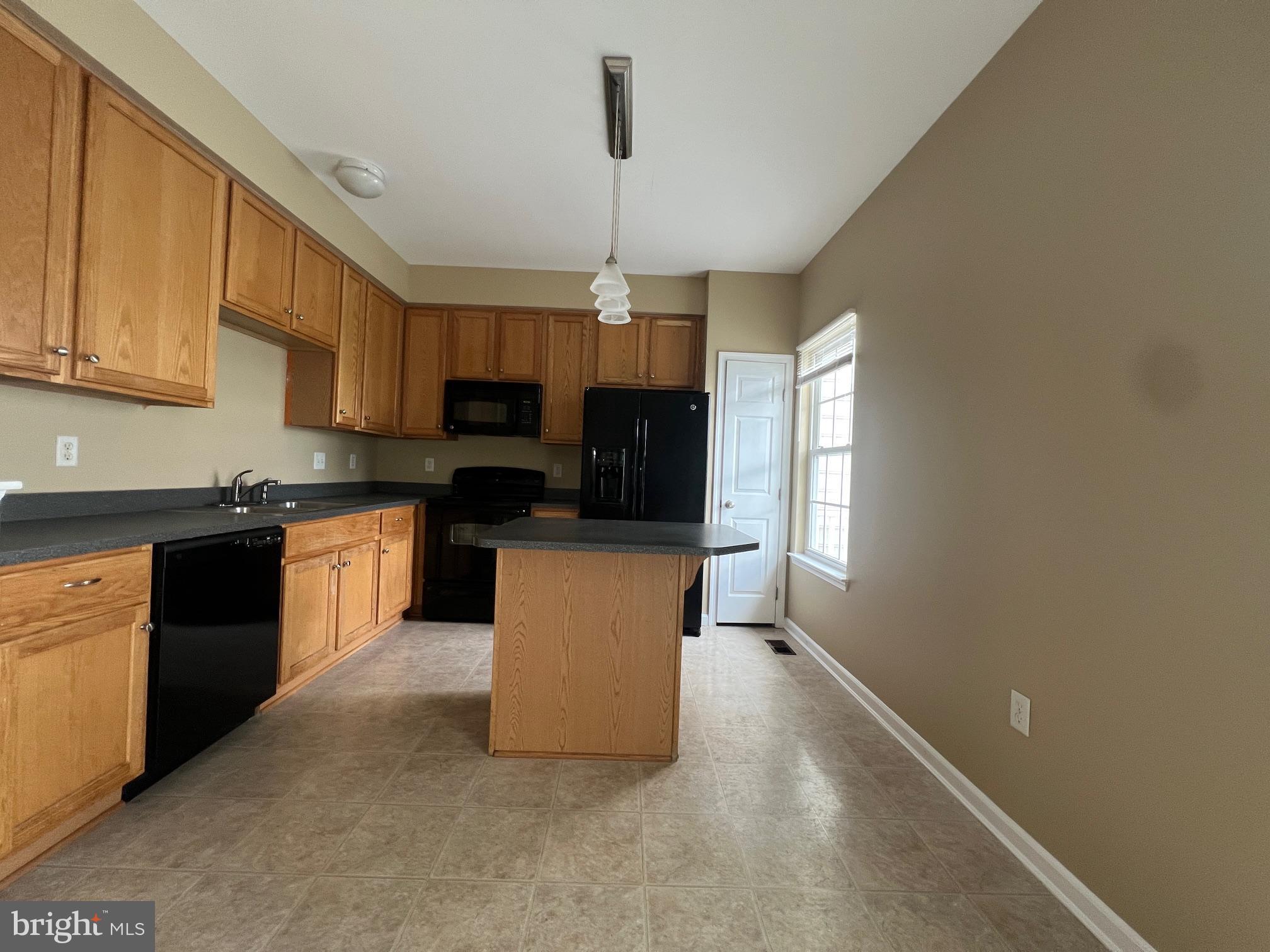 ROUND HILL - Residential