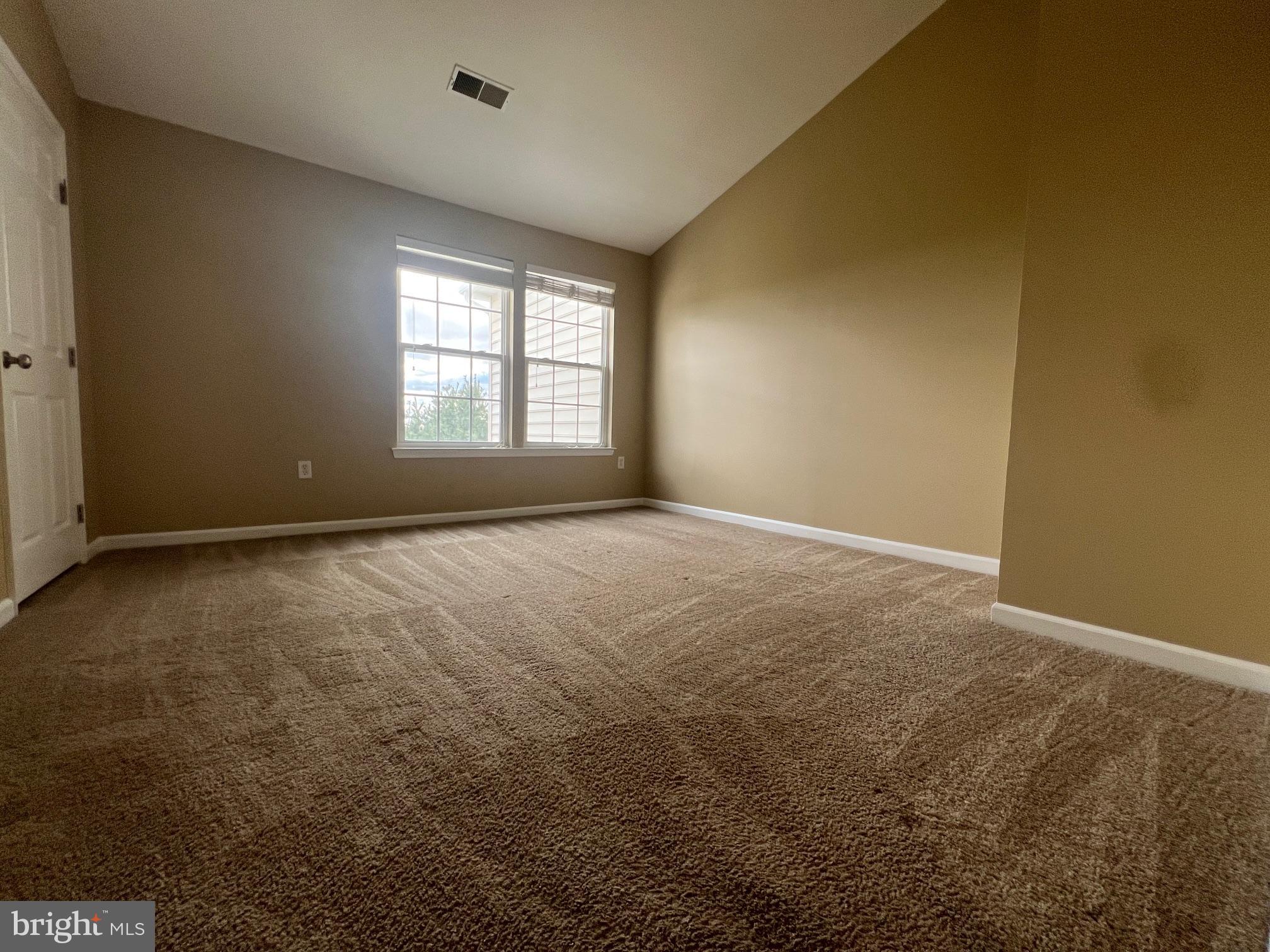 ROUND HILL - Residential