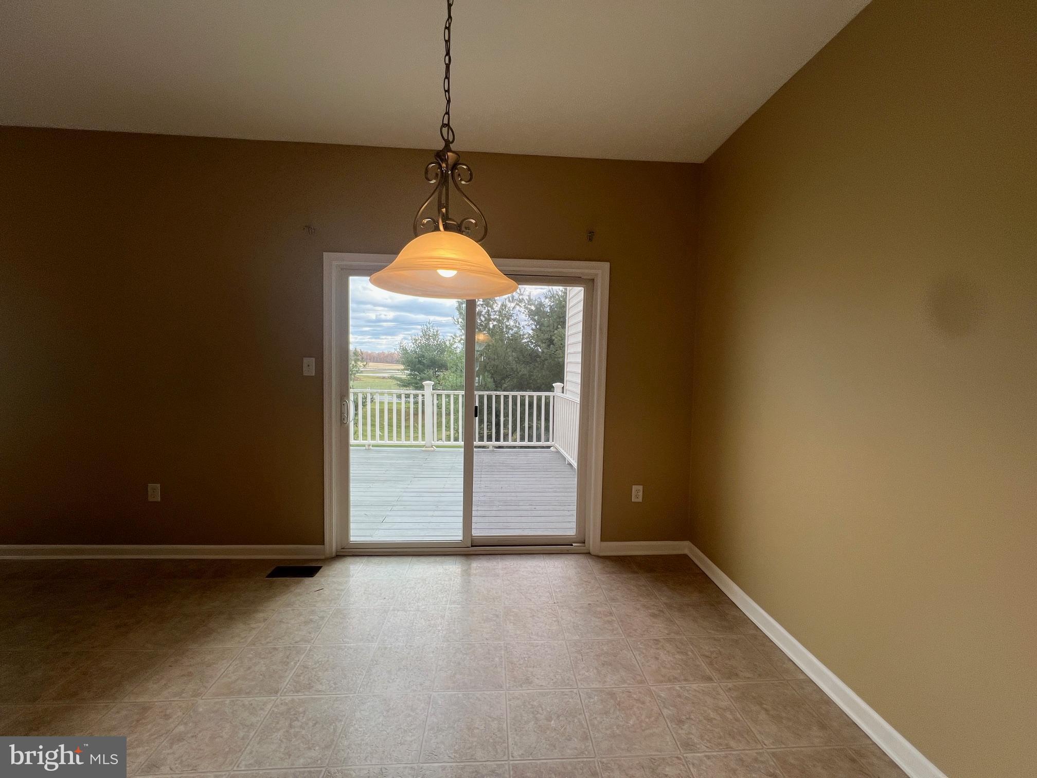 ROUND HILL - Residential