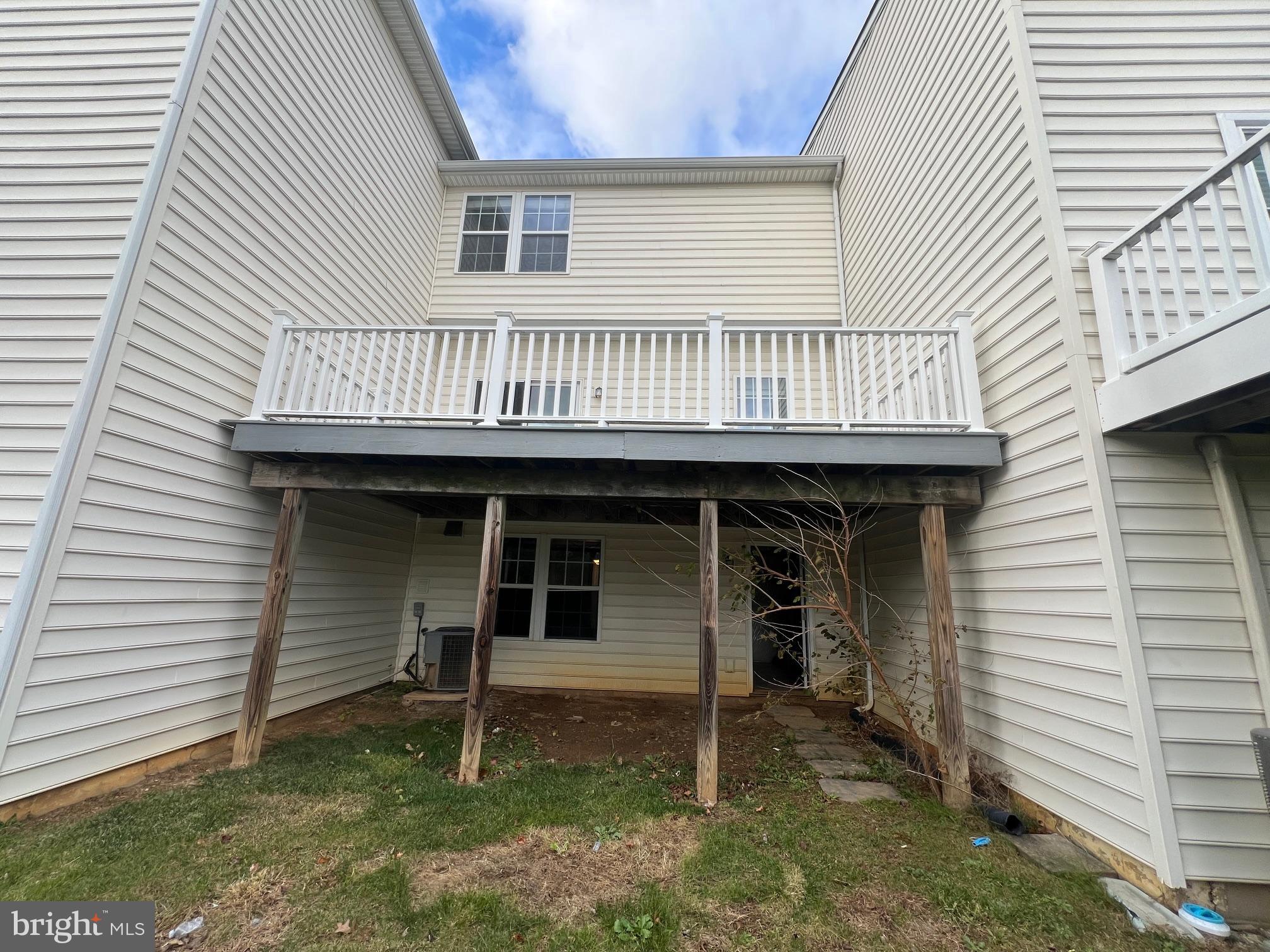 ROUND HILL - Residential