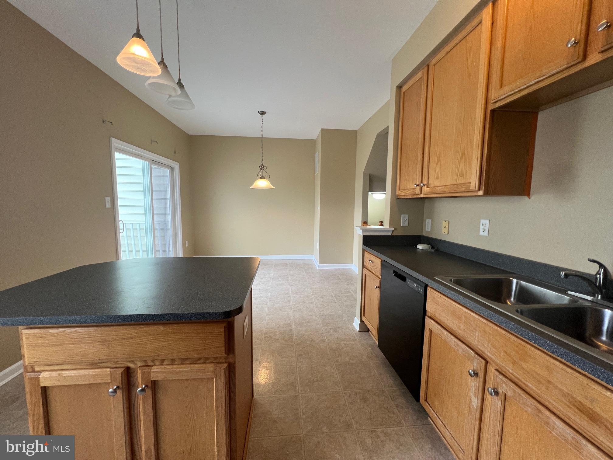 ROUND HILL - Residential