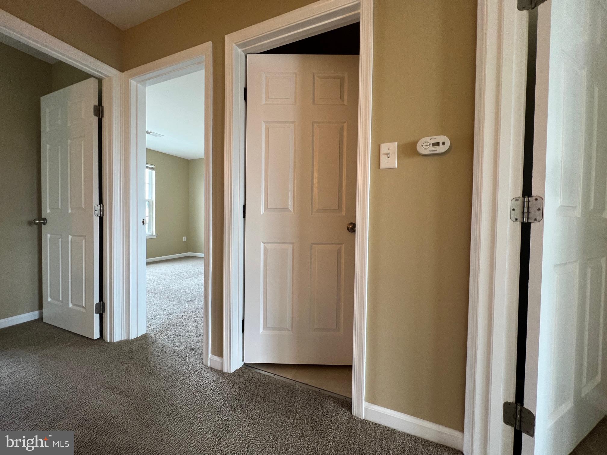 ROUND HILL - Residential