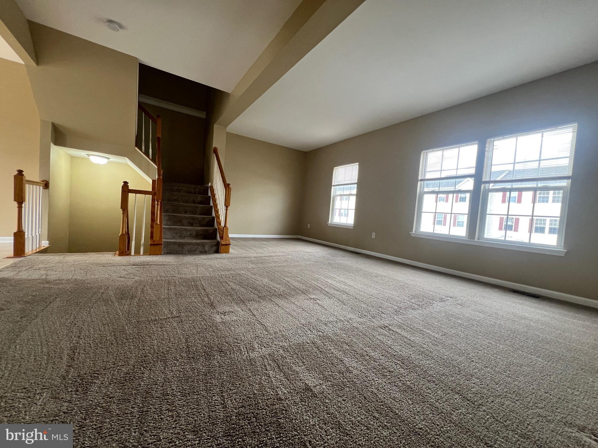 ROUND HILL - Residential