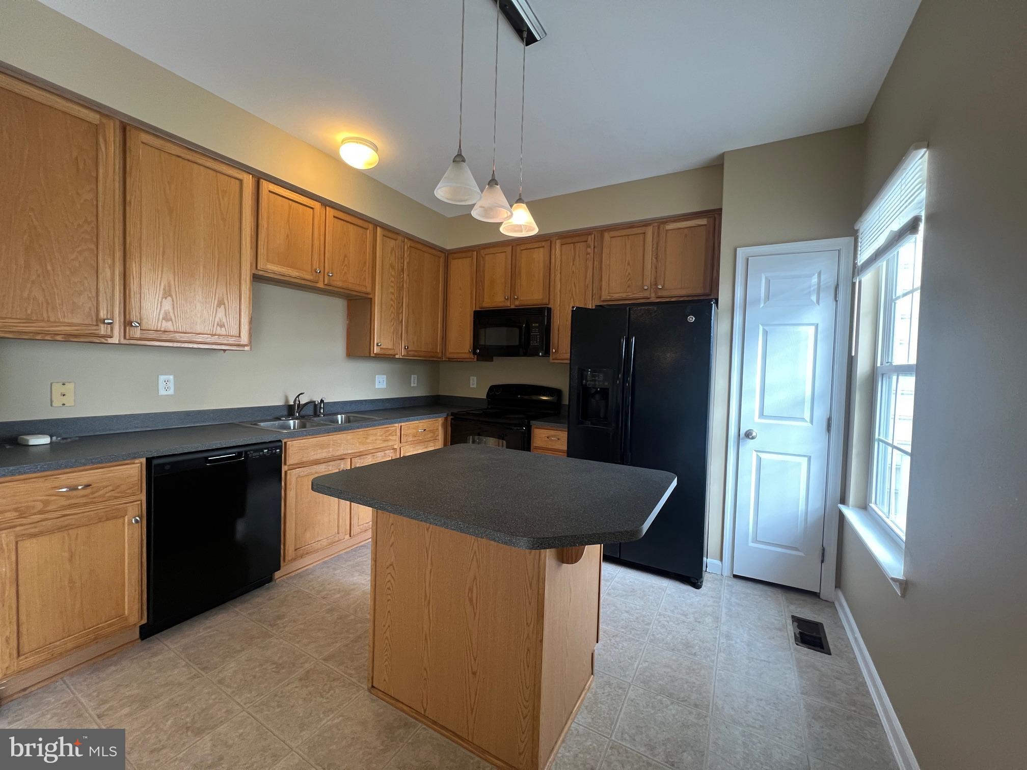 ROUND HILL - Residential