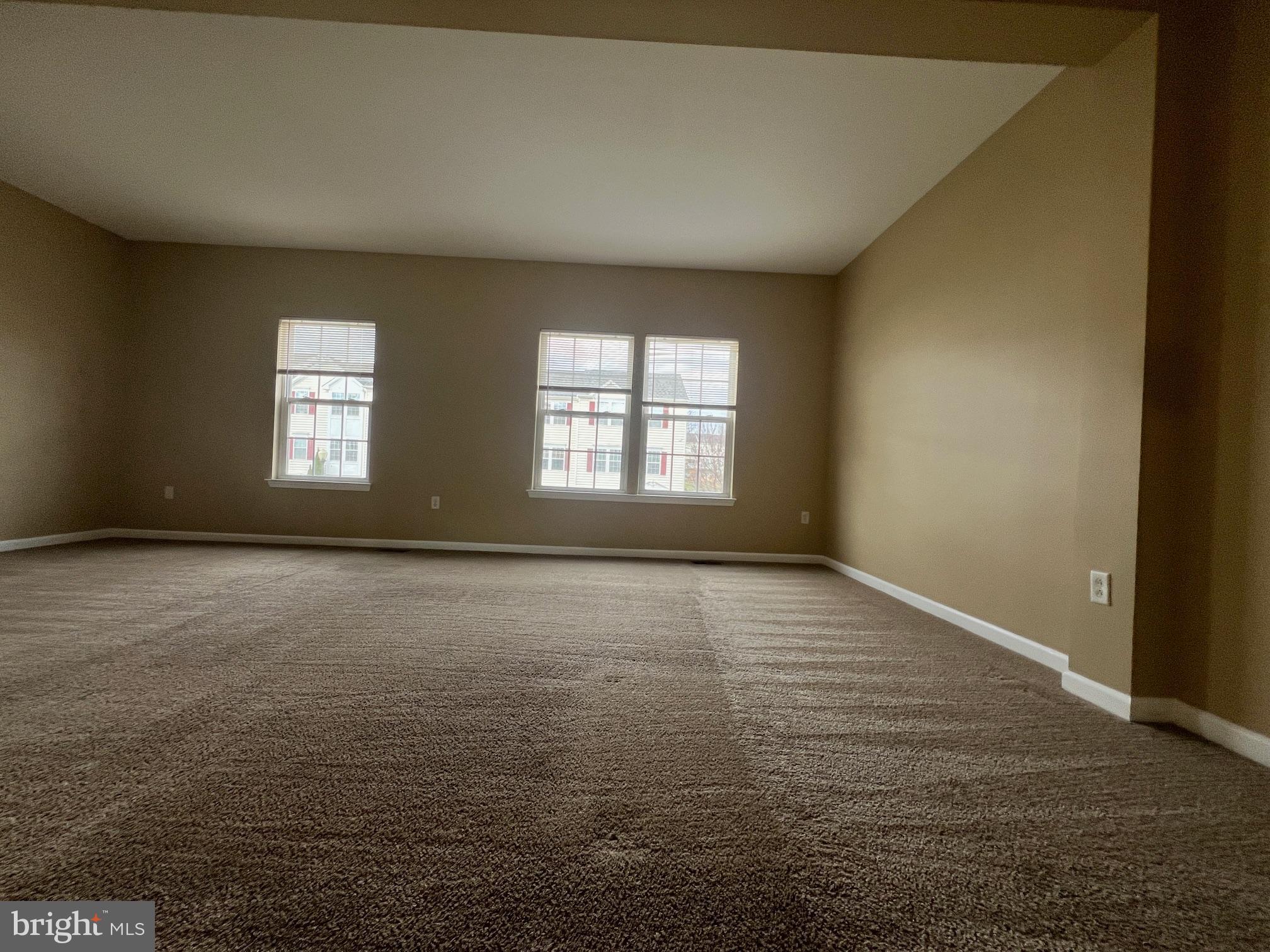 ROUND HILL - Residential