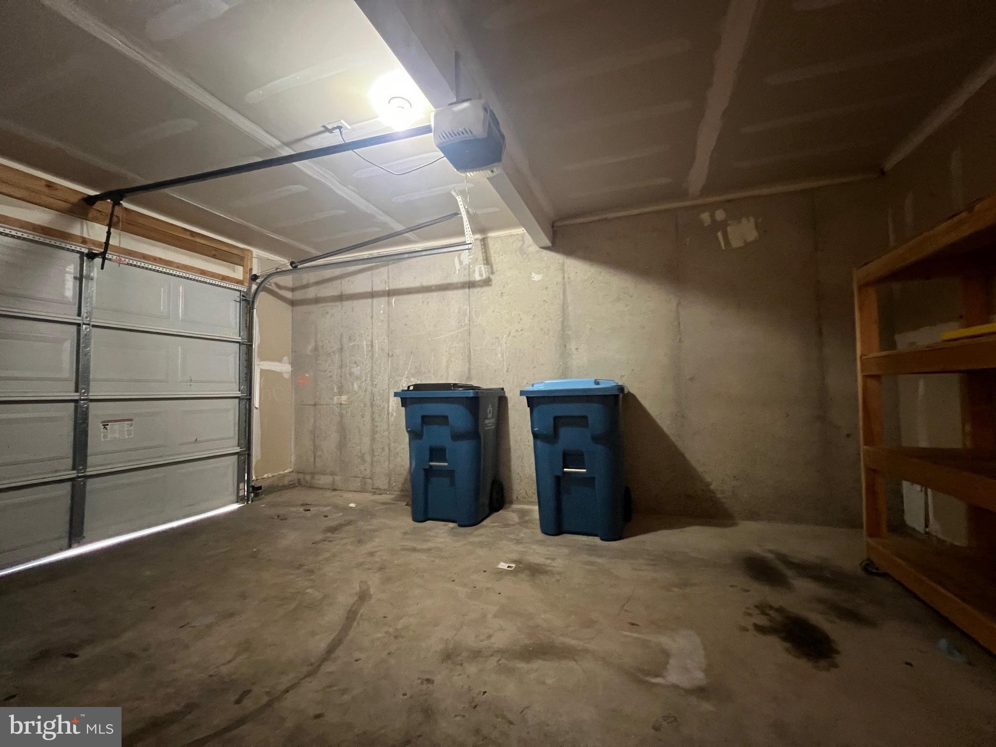 ROUND HILL - Residential