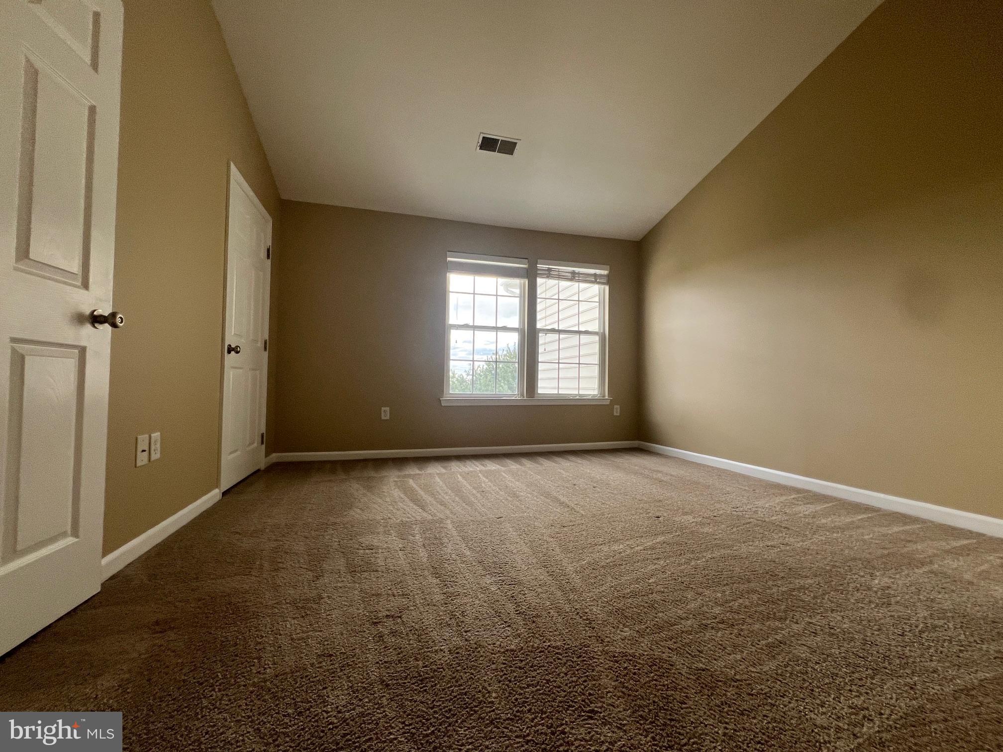 ROUND HILL - Residential