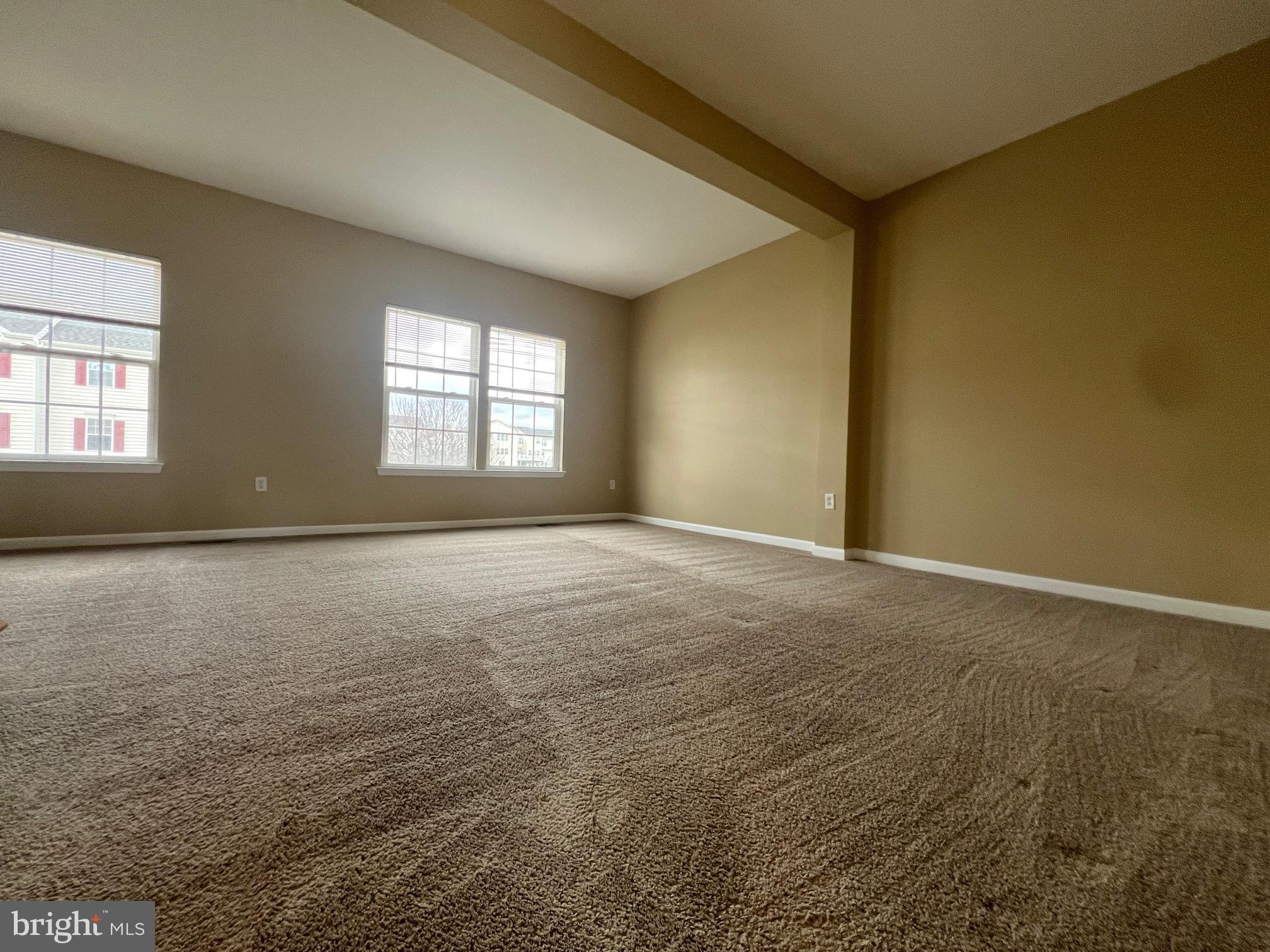 ROUND HILL - Residential