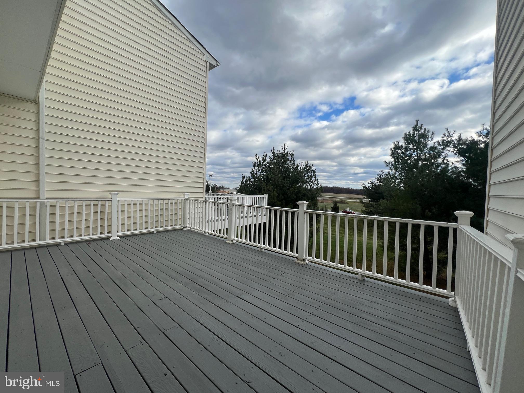 ROUND HILL - Residential