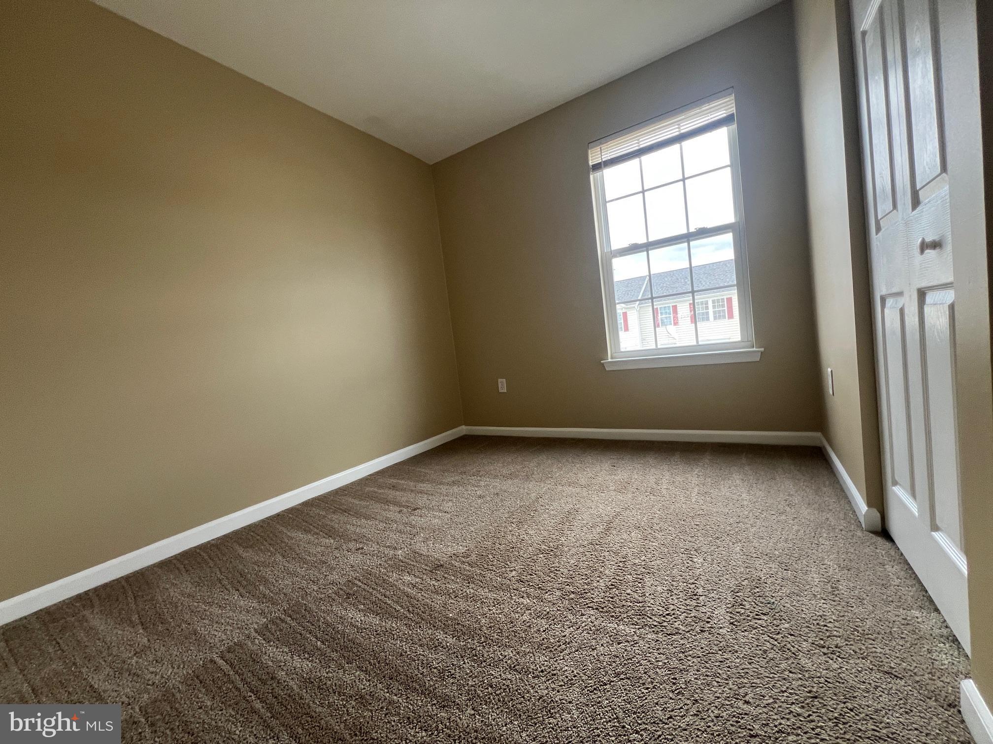 ROUND HILL - Residential