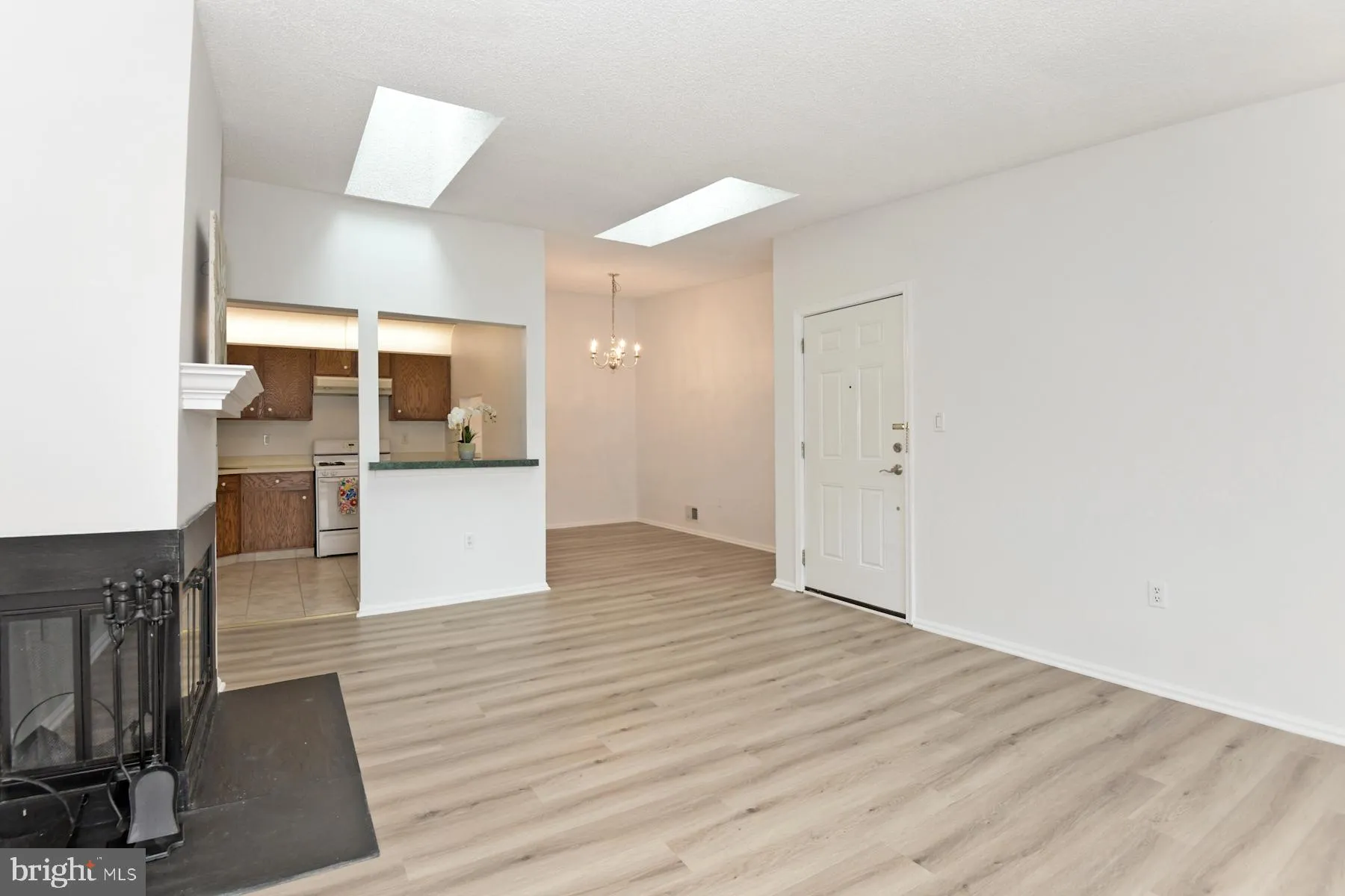 Hamilton, New Jersey 08619, United States, 2 Bedrooms Bedrooms, ,2 BathroomsBathrooms,Residential,Active,184128