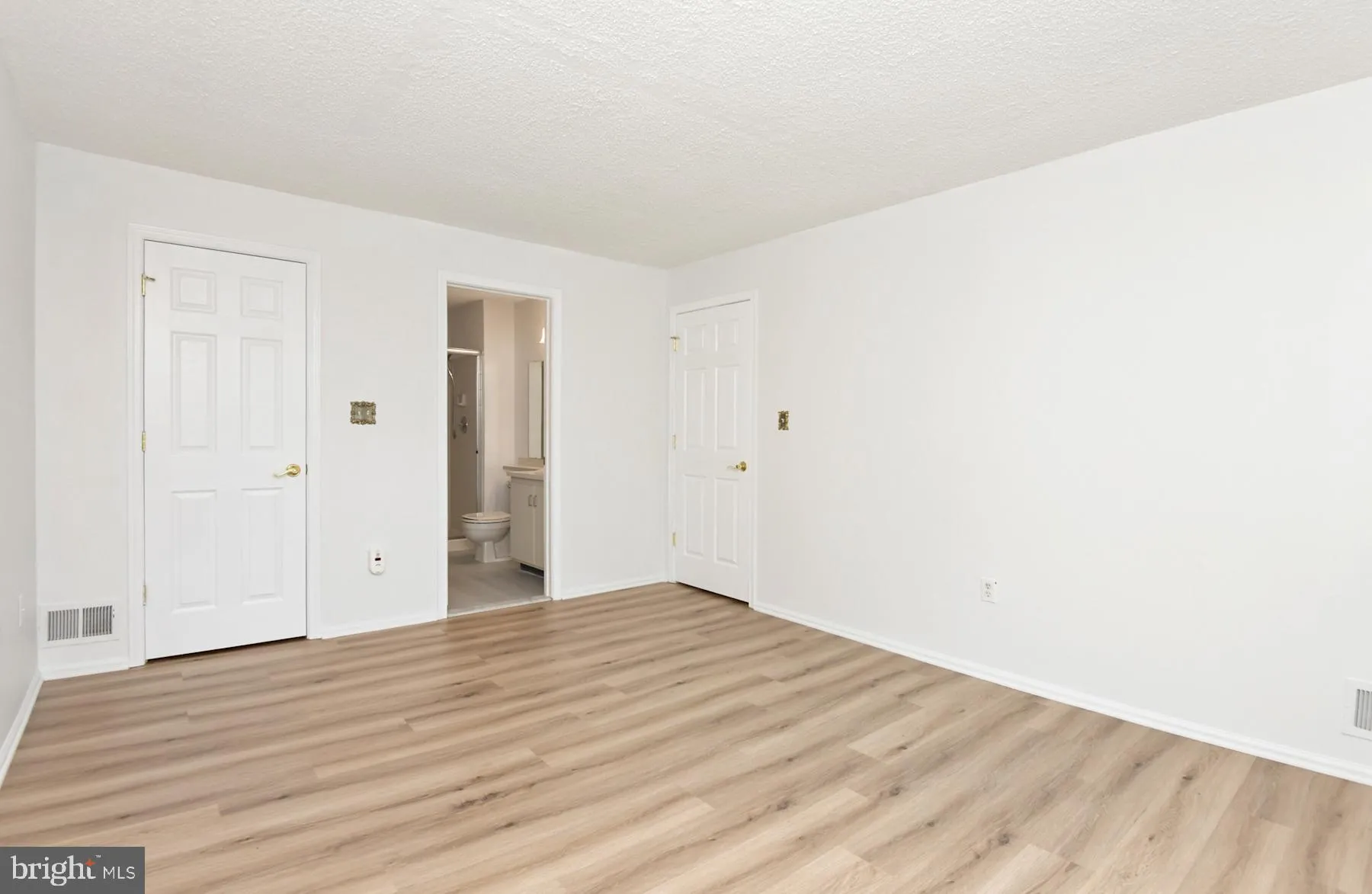 Hamilton, New Jersey 08619, United States, 2 Bedrooms Bedrooms, ,2 BathroomsBathrooms,Residential,Active,184128