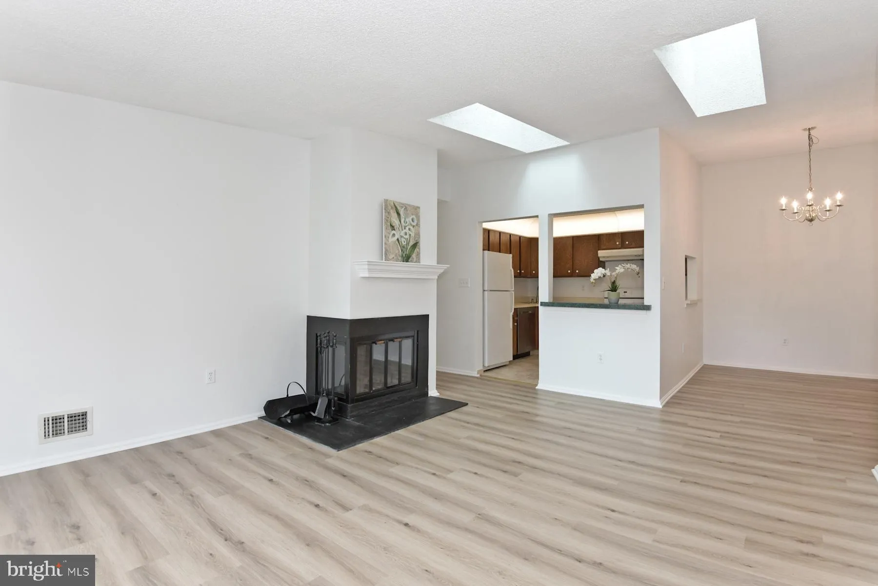 Hamilton, New Jersey 08619, United States, 2 Bedrooms Bedrooms, ,2 BathroomsBathrooms,Residential,Active,184128