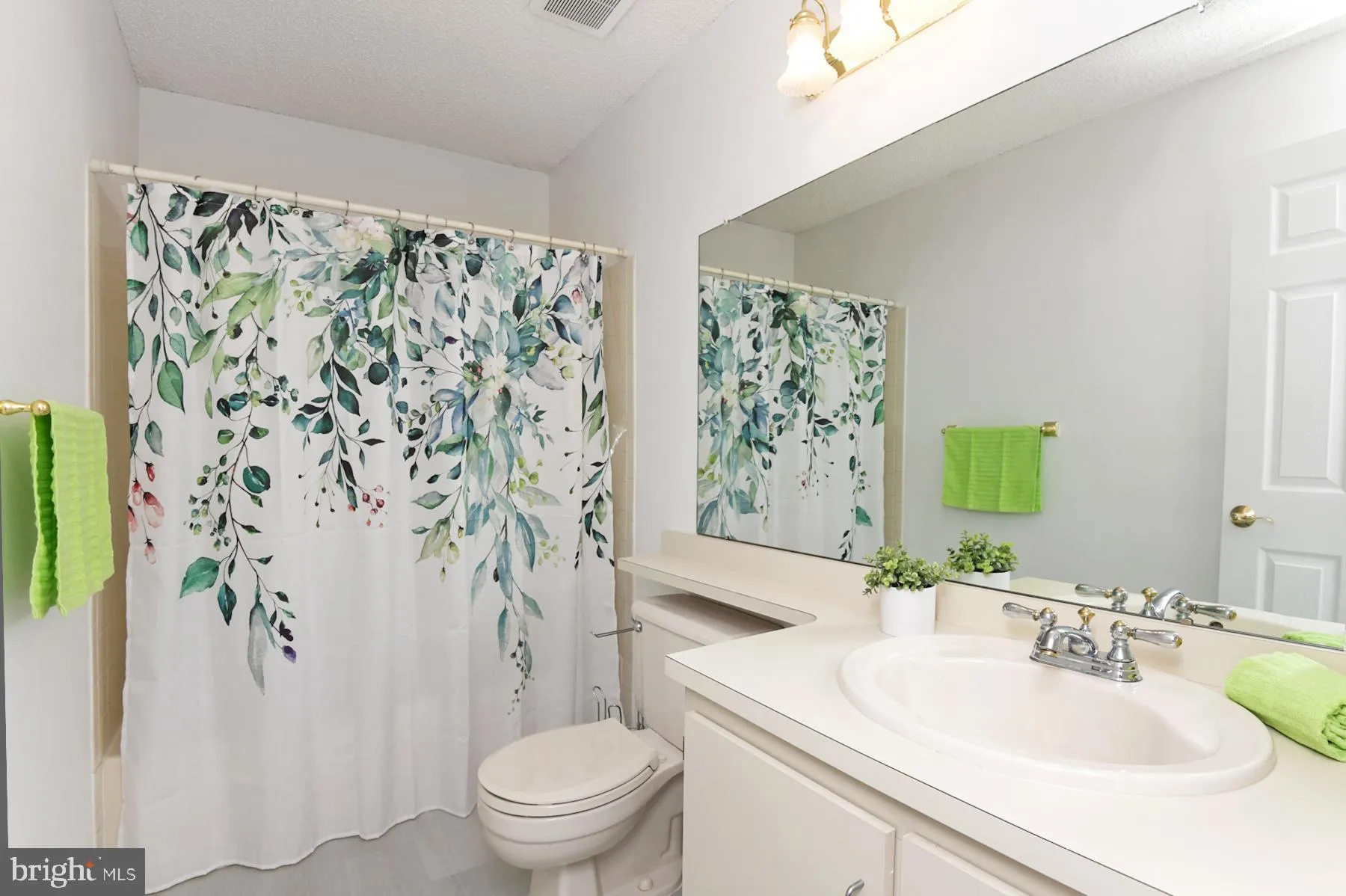 Hamilton, New Jersey 08619, United States, 2 Bedrooms Bedrooms, ,2 BathroomsBathrooms,Residential,Active,184128