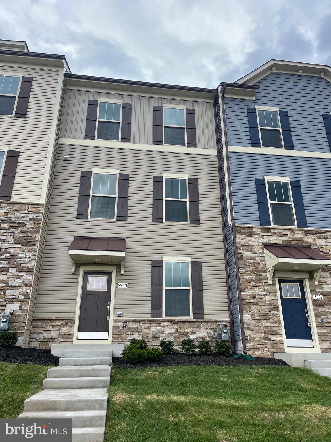 5903 GARDEN WALK DRIVE