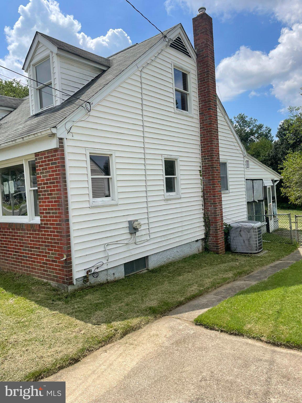 108 S LONGCROSS ROAD
