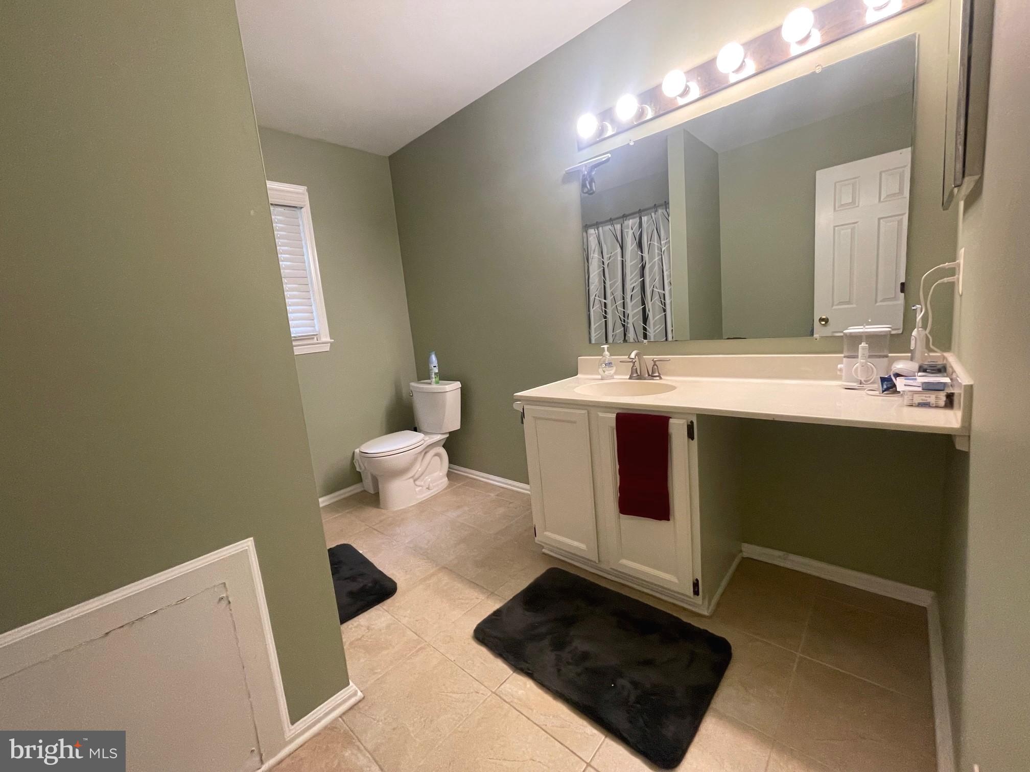 FIVE OAKS ESTATES - Residential Lease