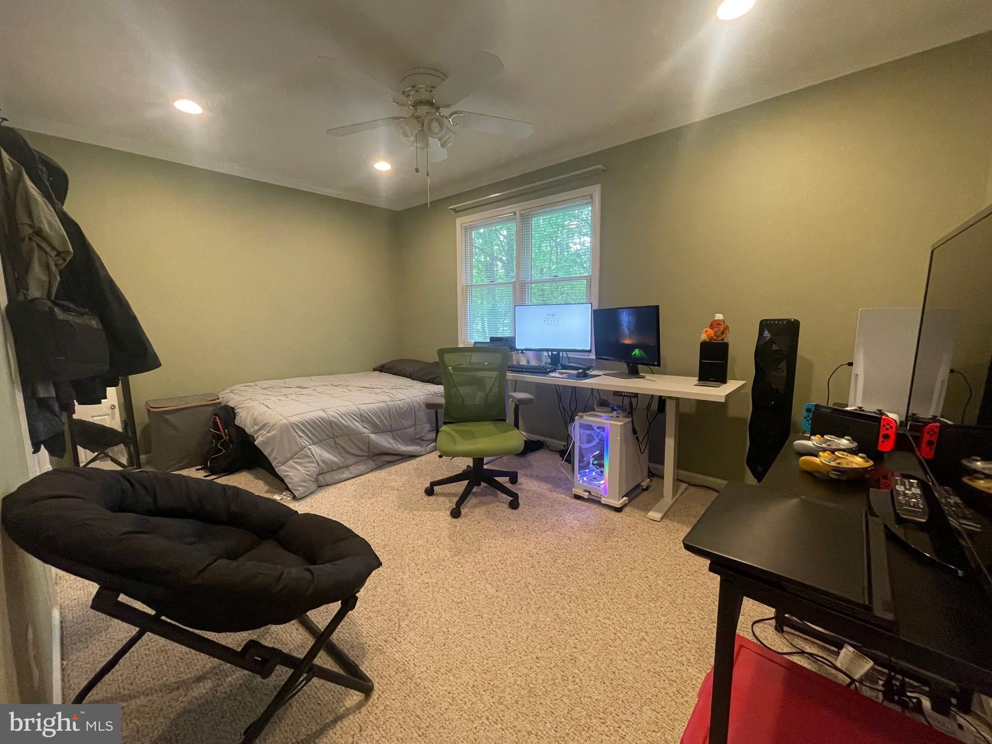 FIVE OAKS ESTATES - Residential Lease