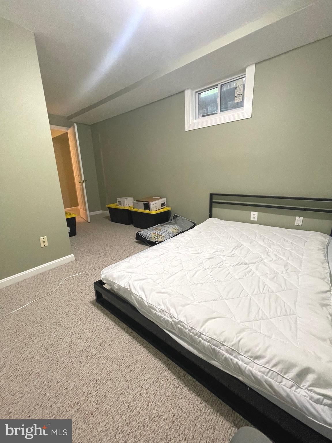 FIVE OAKS ESTATES - Residential Lease