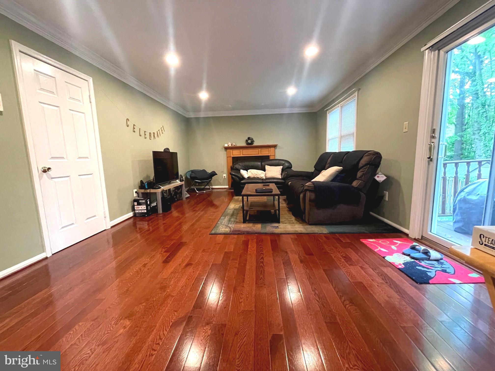 FIVE OAKS ESTATES - Residential Lease