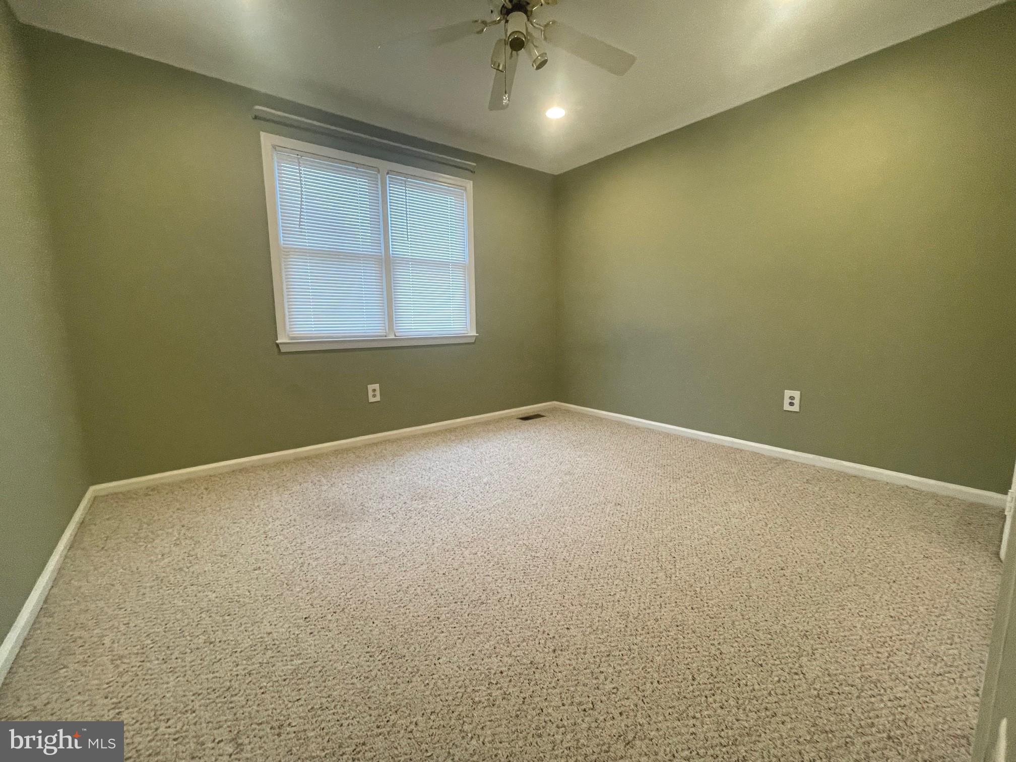 FIVE OAKS ESTATES - Residential Lease