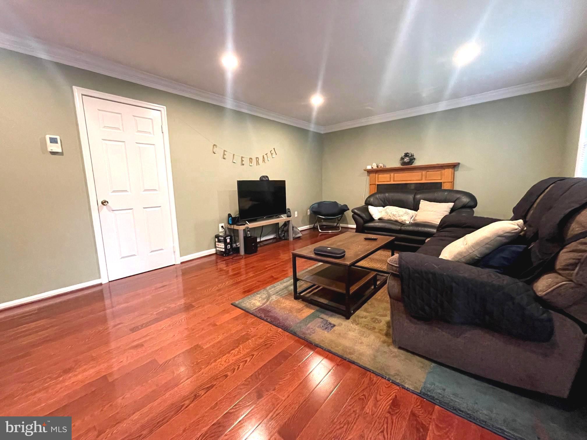 FIVE OAKS ESTATES - Residential Lease