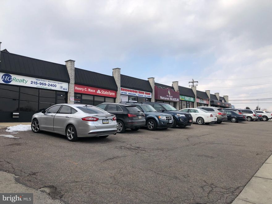Great Retail Space! Location! Location! Location! Currently leased to StateFarm Insurance Agency. Lease comes available in June of 2026 or sooner. Great for professional offices, medical, dental, and/or retail of all sorts. Minimum 3 year lease, longer lease terms available!