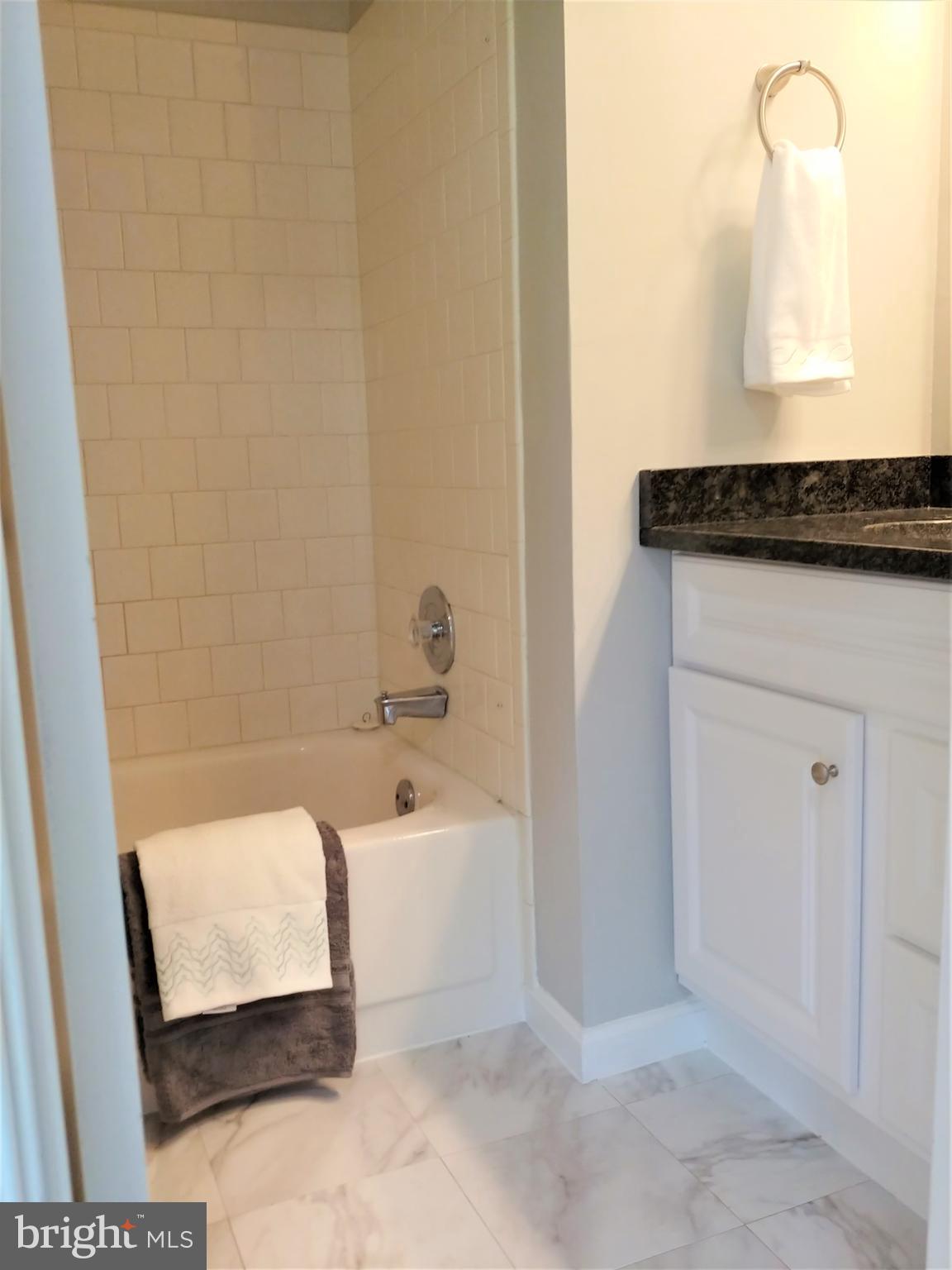 OAK TREE - Residential