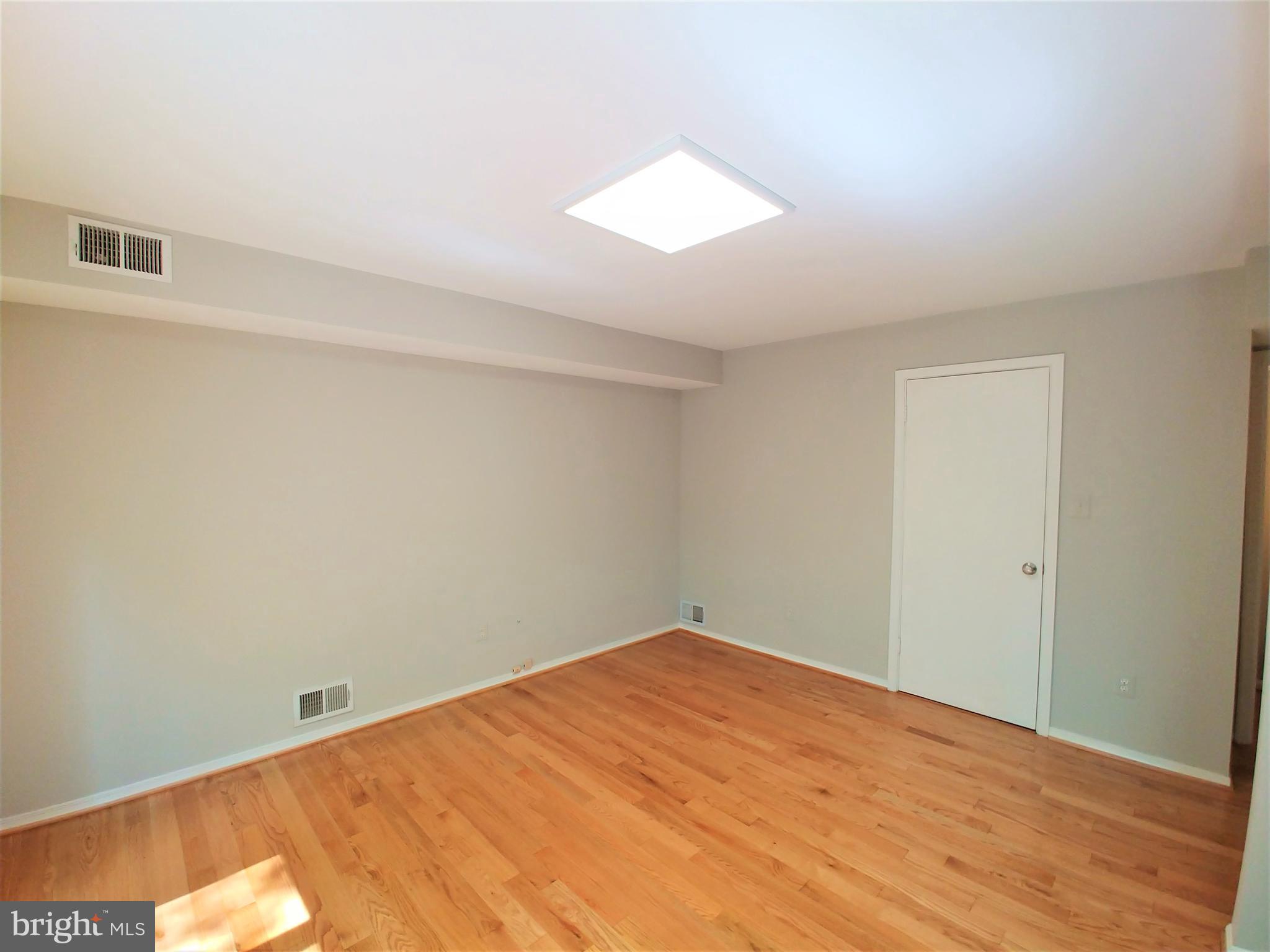 OAK TREE - Residential