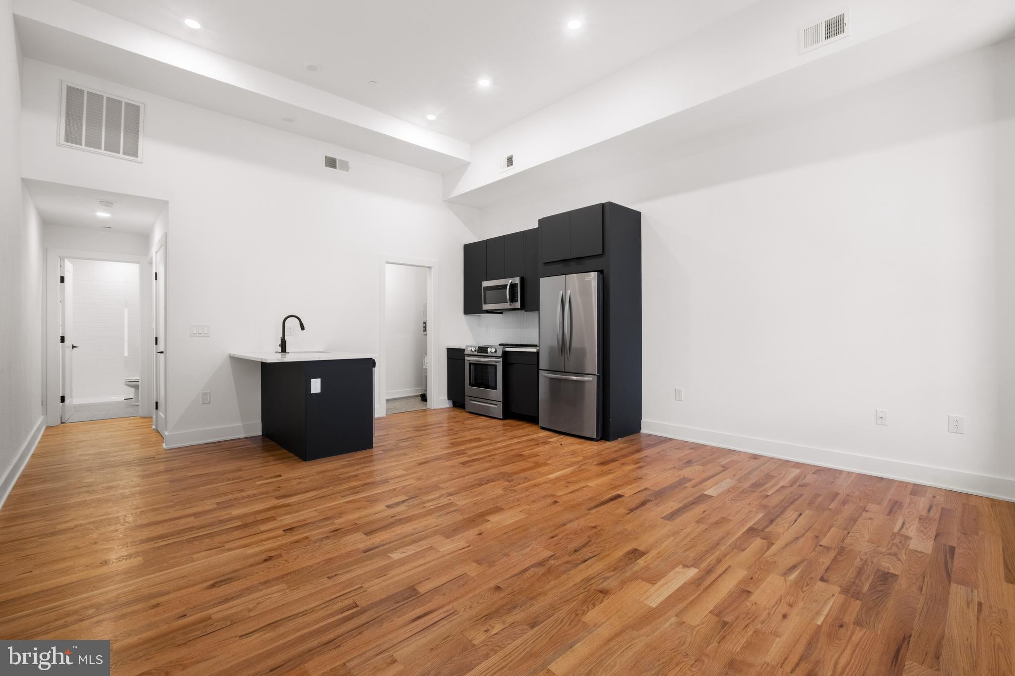 1221 4TH N 25