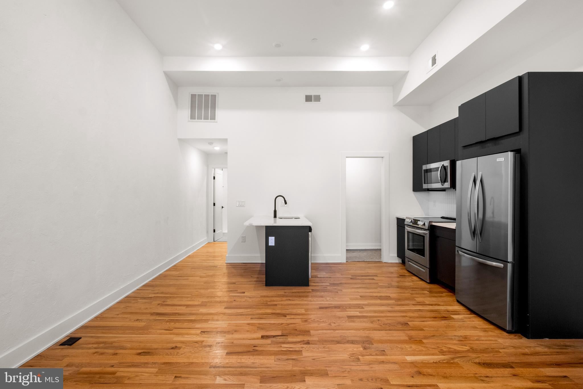 1221 4TH N 25