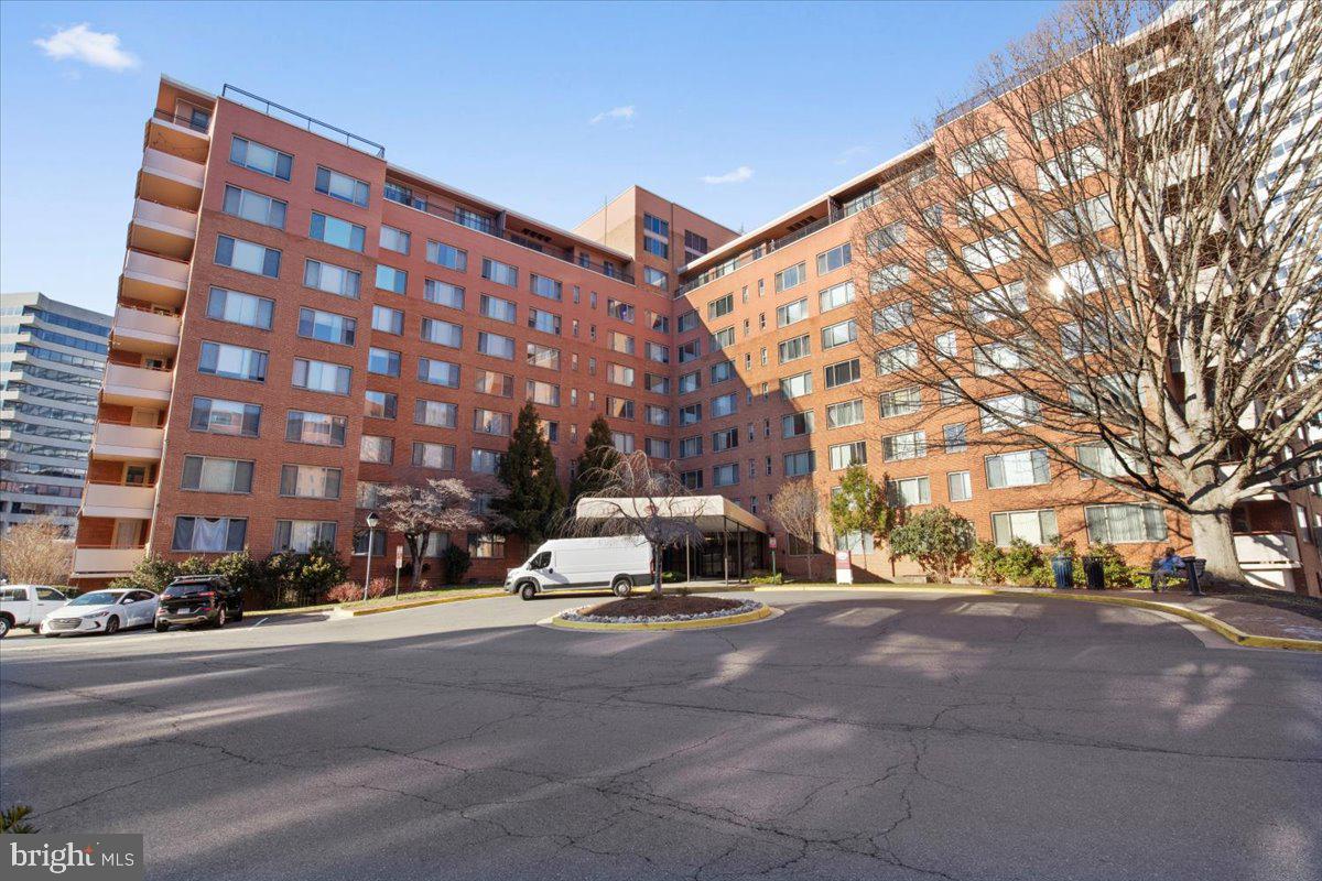 RIVER PLACE - Residential Lease