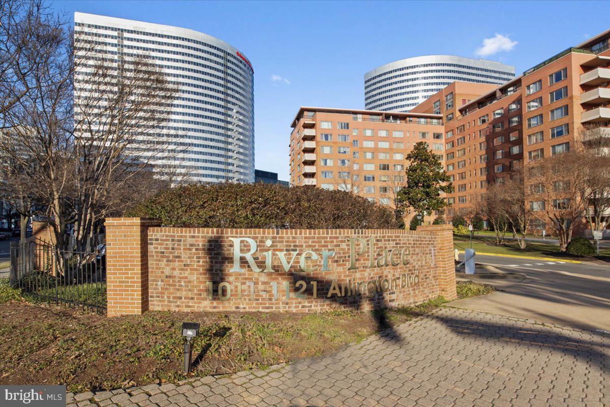 RIVER PLACE - Residential Lease