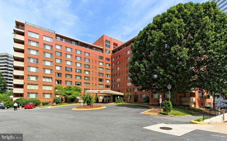 RIVER PLACE - Residential Lease