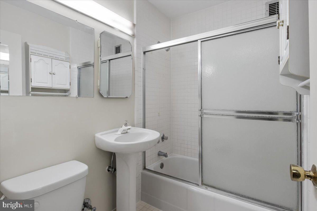 RIVER PLACE - Residential Lease