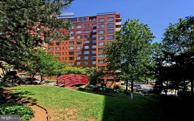 RIVER PLACE - Residential Lease